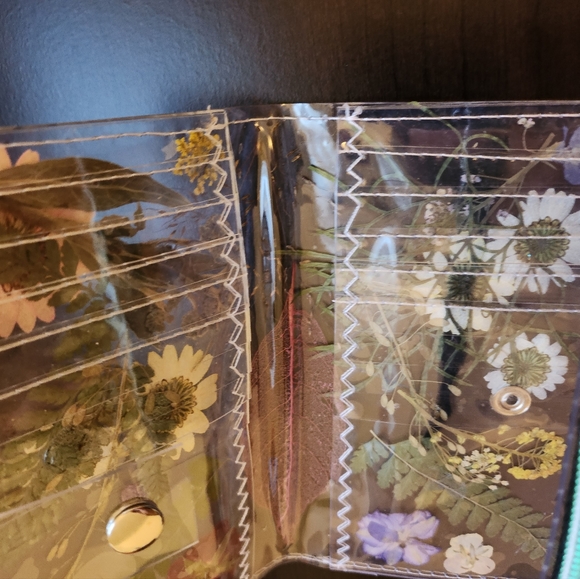 Artisan Floral Tri Fold wallet - Picture 2 of 4